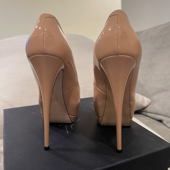 Giuseppe Zanotti Nude Patent Heel - Picture 3 of 6